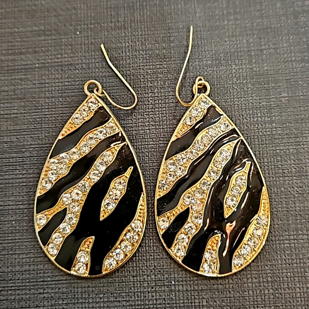 ZEBRA BLACK ENAMEL RHINESTONE OVAL PIERCED EARRINGS